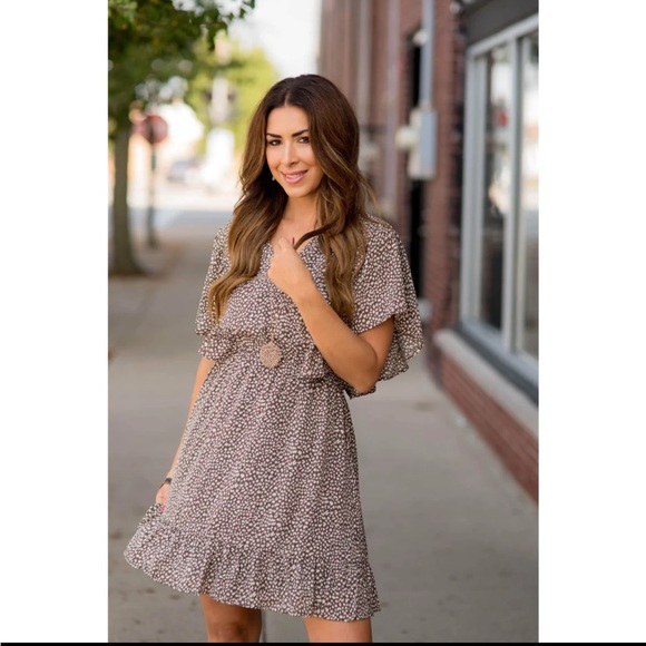 NEW Betsey’s Boutique Shop Cheetah Flutter Sleeve Dress in ‘Mocha’ brown - Picture 3 of 8